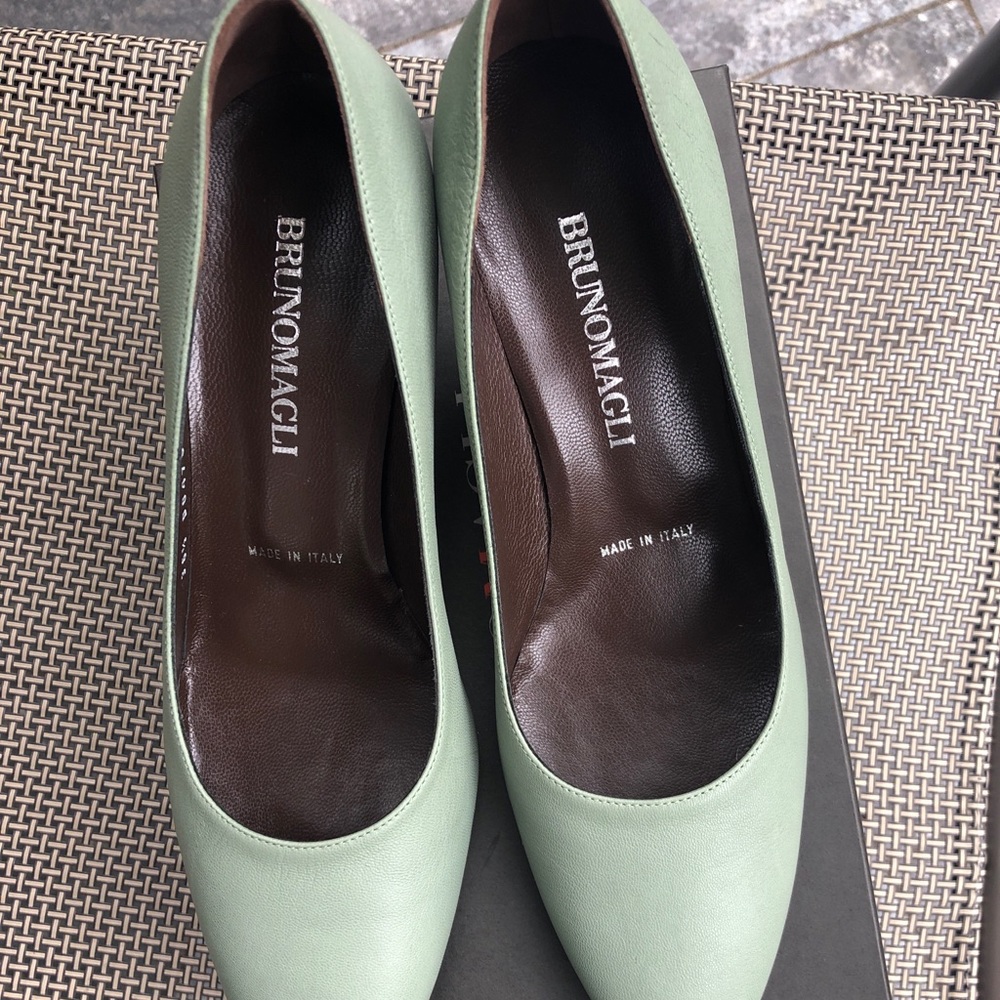 New Bruno Magli Pump - Picture 2 of 7